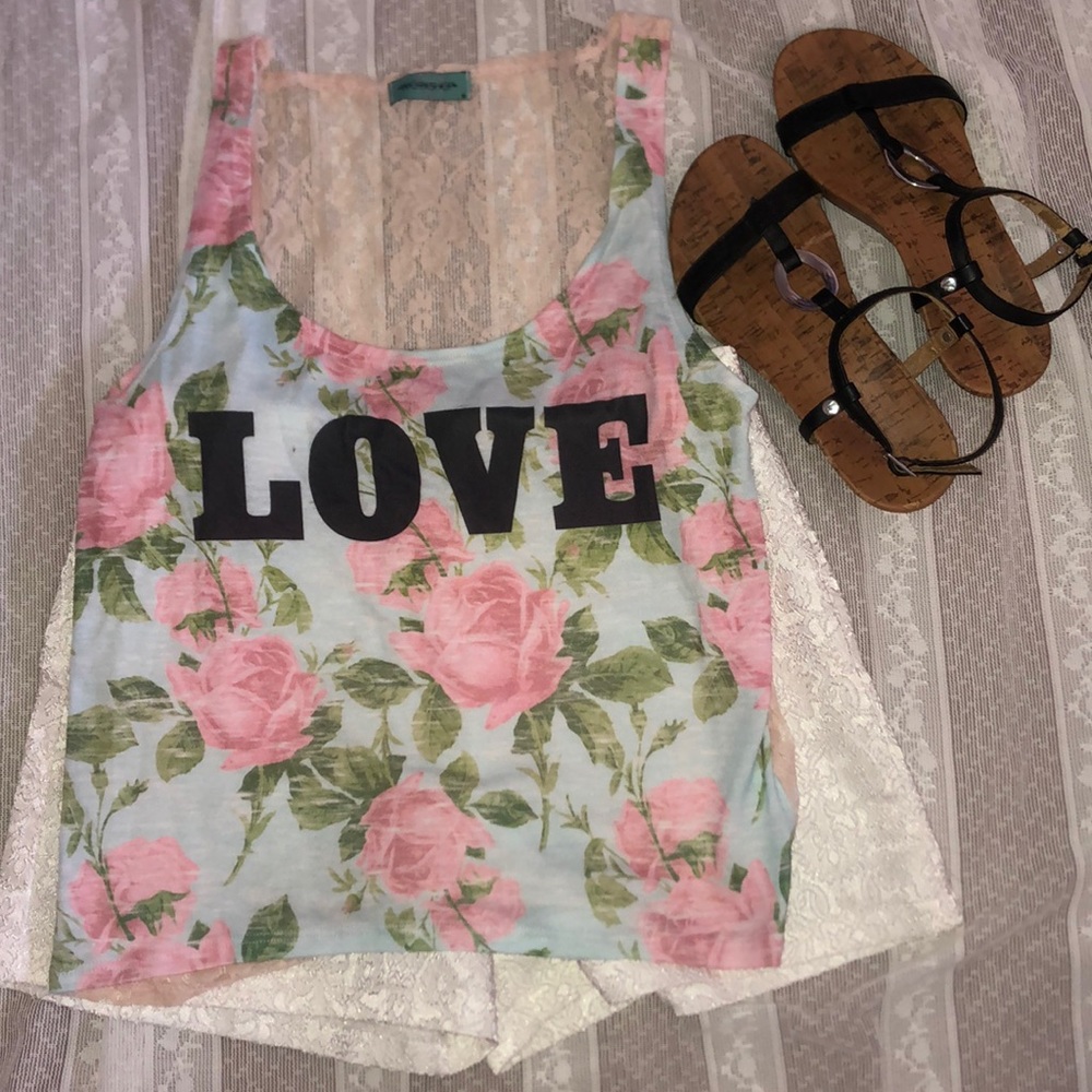 ❤️3/$15  //  FLORAL TANK WITH LACE BACK